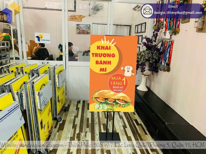 Bỏ túi ngay tuyệt chiêu về thiết kế in ấn standee khung chữ H 2024